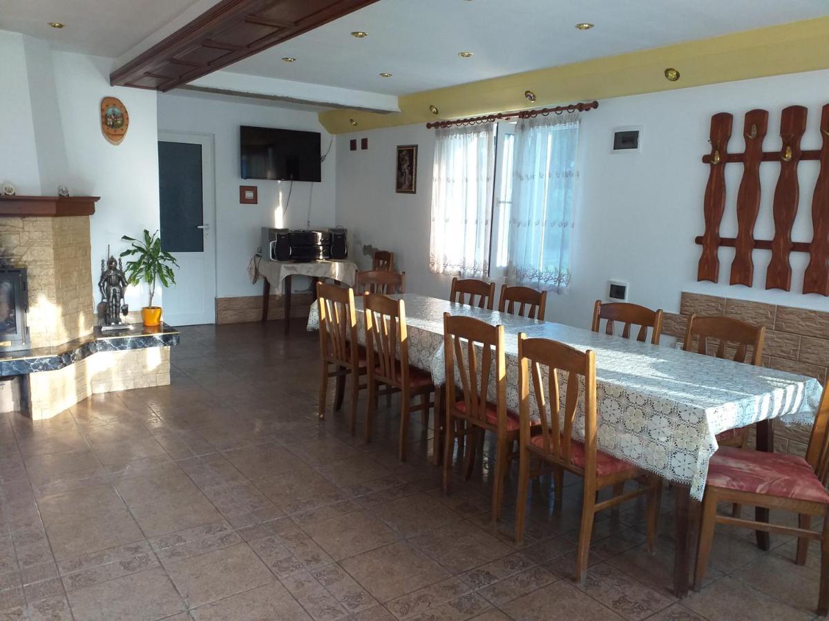 Vacation Home Yoanna Tryavna Bagian luar foto